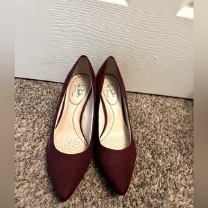 Life stride heels. Burgundy. Like new.